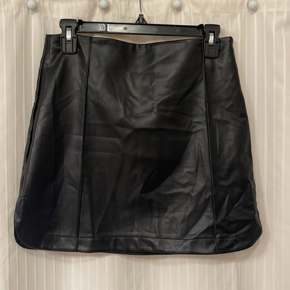 NWT!! Zara - Black Faux Leather Mini Skirt - Size Medium